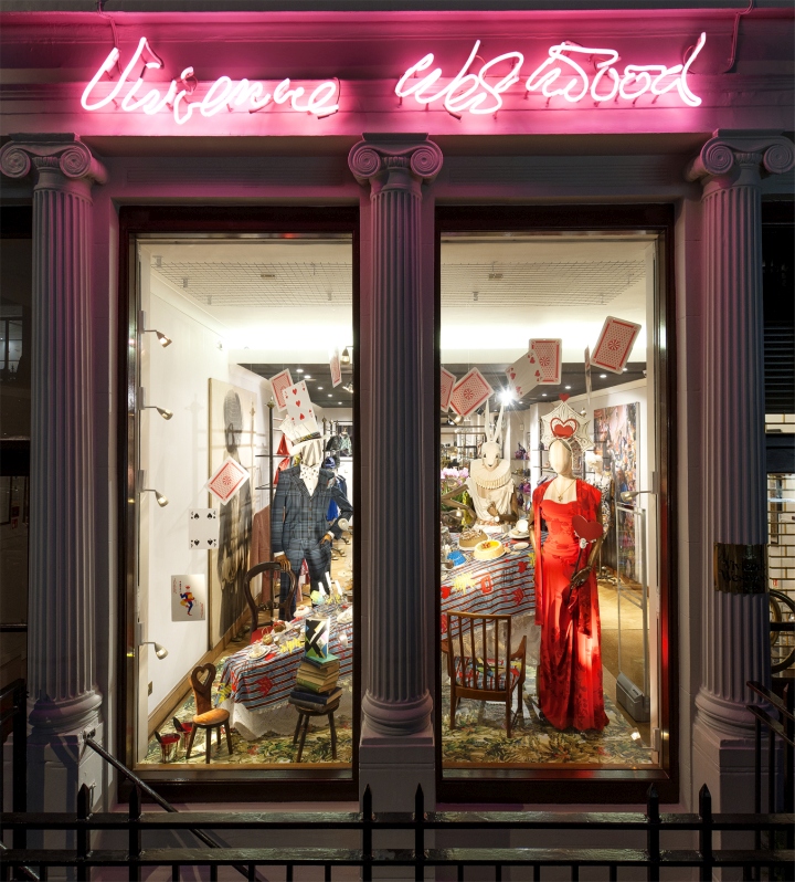 Витрина магазина Vivienne Westwood