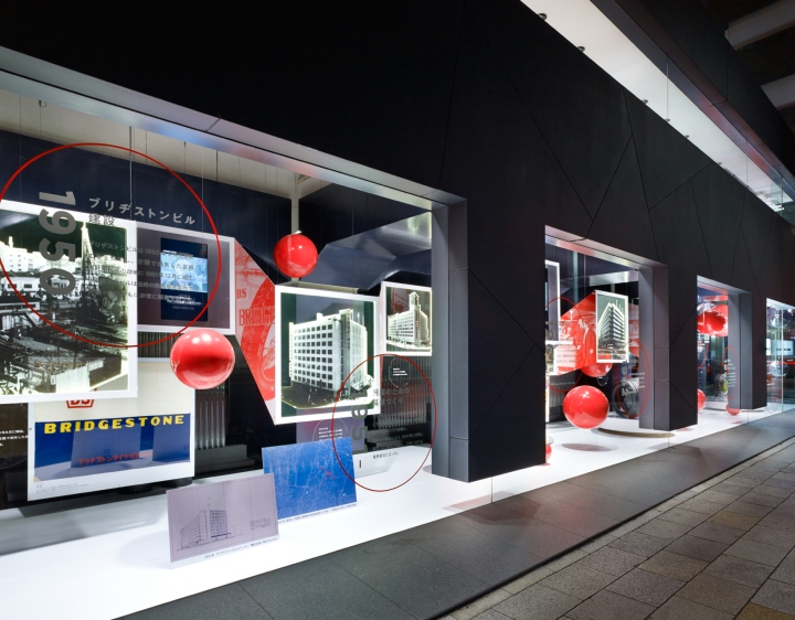 Дизайн витрины магазина Bridgestone Communication Space в Токио