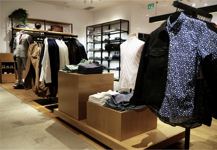 Оформление магазина мужской одежды на примере бренда Frank + Oak. Фото 1