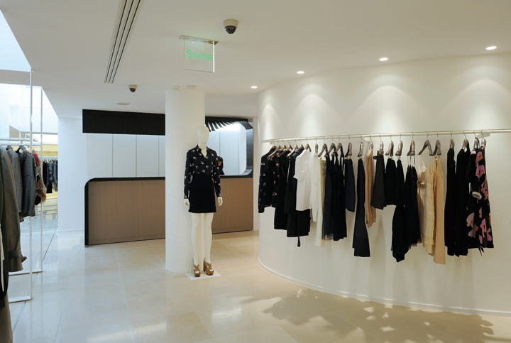 C boutique. Avenue Montaigne одежда. Avenue Montaigne толстовки. Магазин одежды Авеню -Avenue. Футболка Avenue Montaigne.