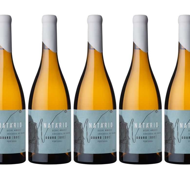 Ассортимент бутылок вина N for Natário