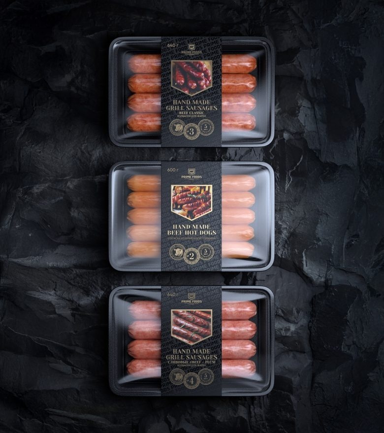 Ассортимент лотков с колбасками сверху Prime Foods