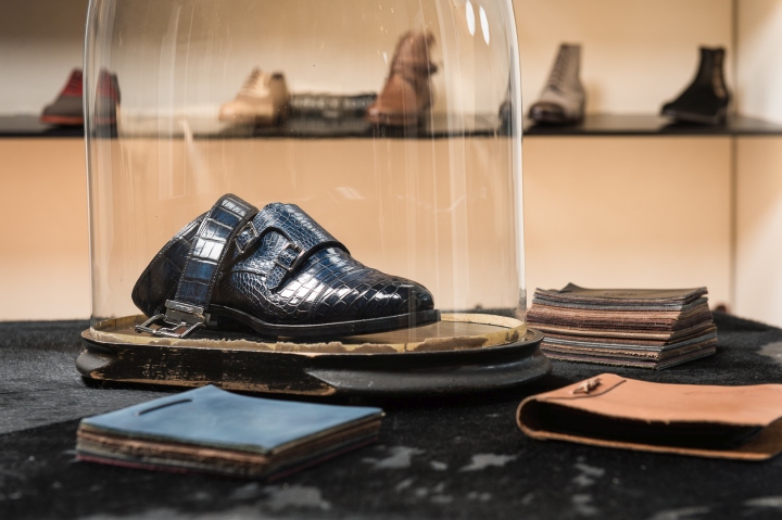 Кожаные туфли в интерьере магазина обуви BROGUE в Швейцарии