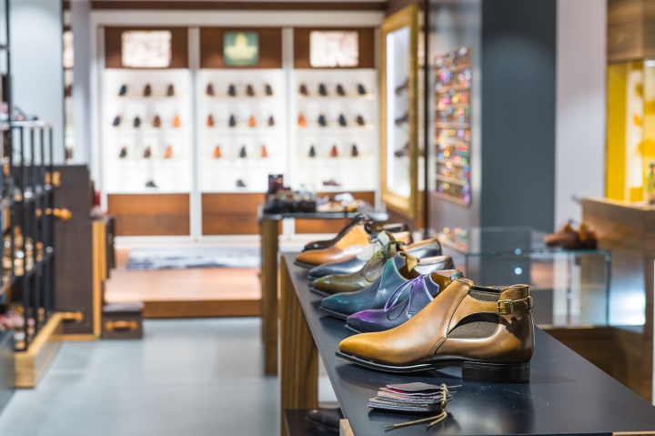 Красивый дизайн интерьера магазина обуви BROGUE в Швейцарии