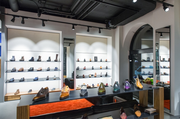 Витрина магазина обуви BROGUE в Швейцарии