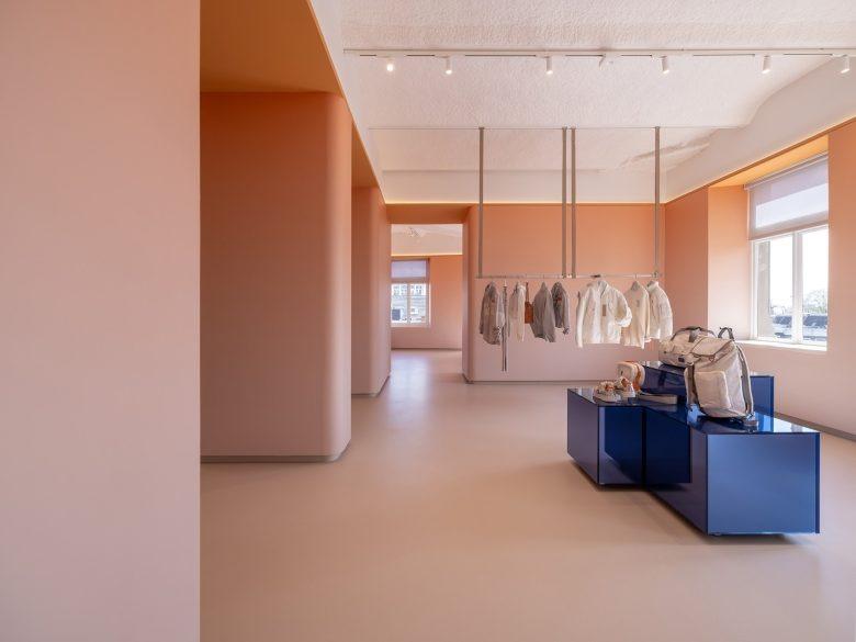 Бутик с витриной NIO House Amsterdam