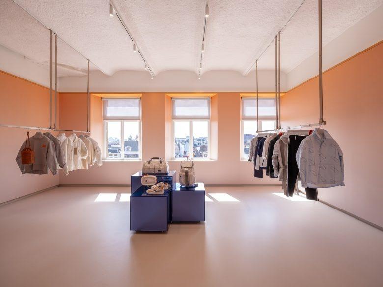 Бутик внутри NIO House Amsterdam