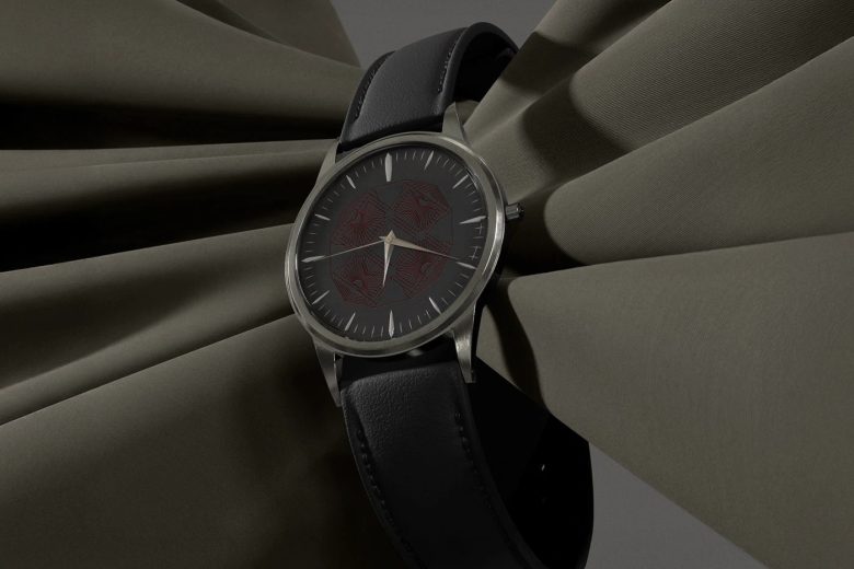 Часы Dahr на ткани крупный план