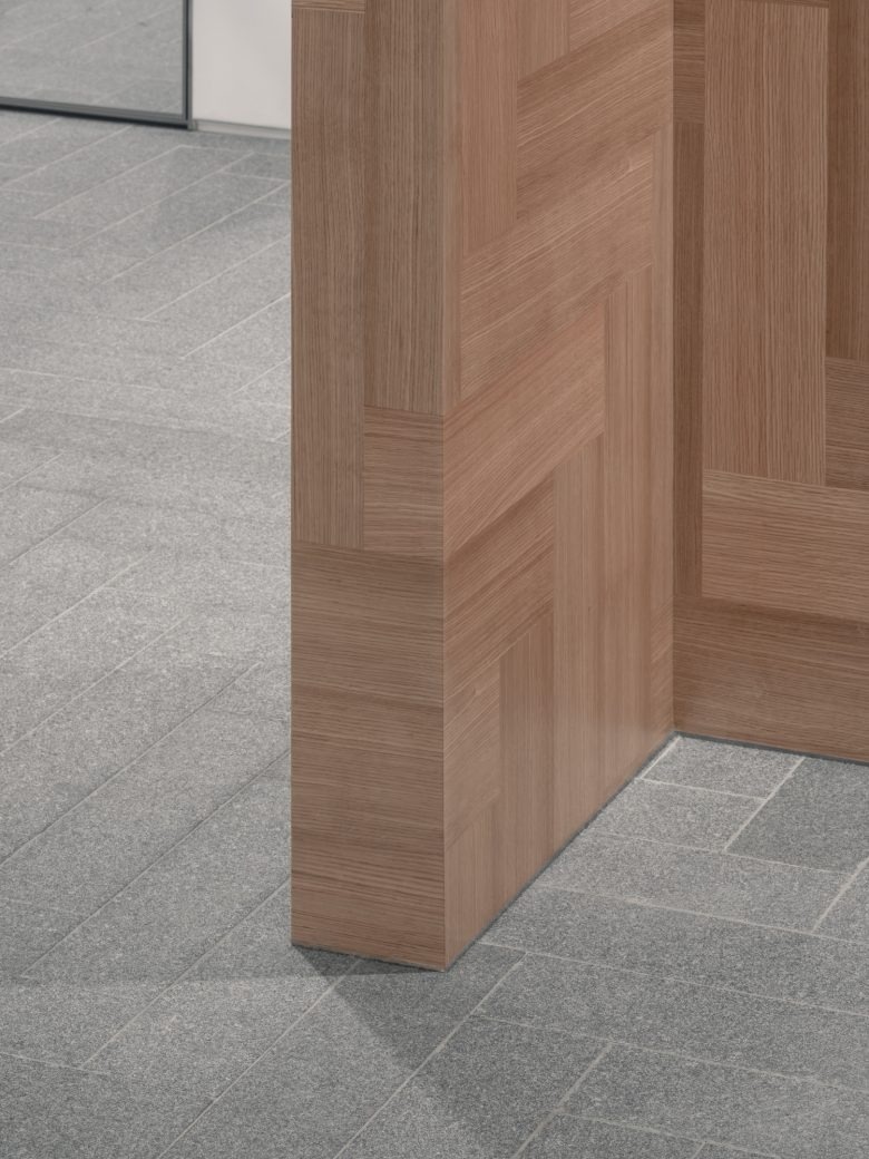 Деревянная перегородка с текстурой A SURNAME store