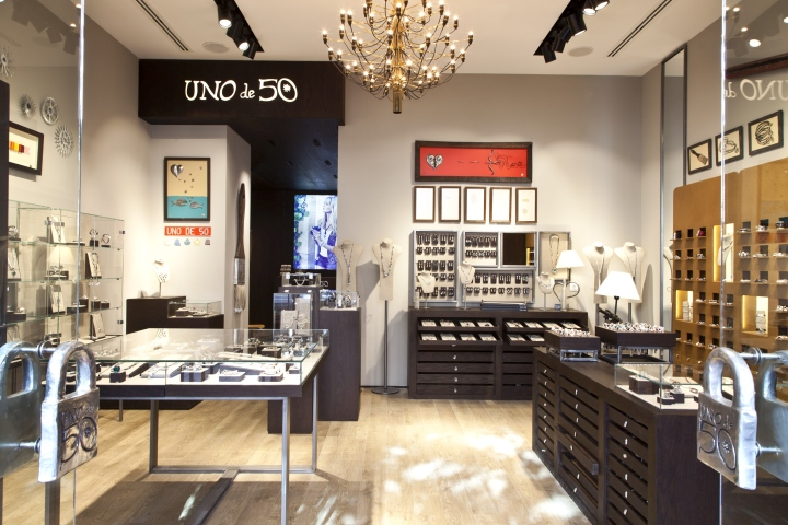 Дизайн ювелирного магазина Uno de 50 в Мадриде