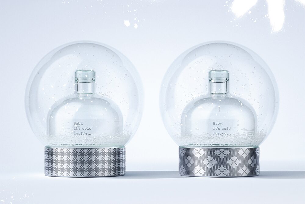 Два снежных шара с бутылками внутри Baby, it’s cold inside