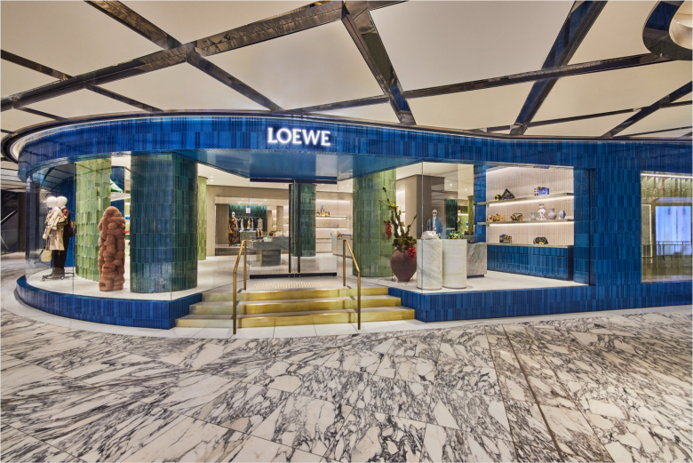 Фасад бутика Loewe в торговом центре