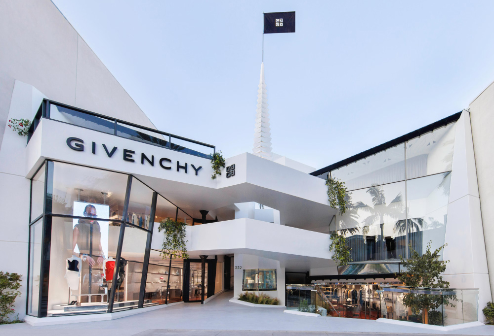 Фасад бутика Givenchy