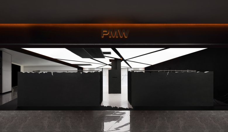 Фасад и входная зона магазина с логотипом PMW Next-Gen Street Culture Label Store