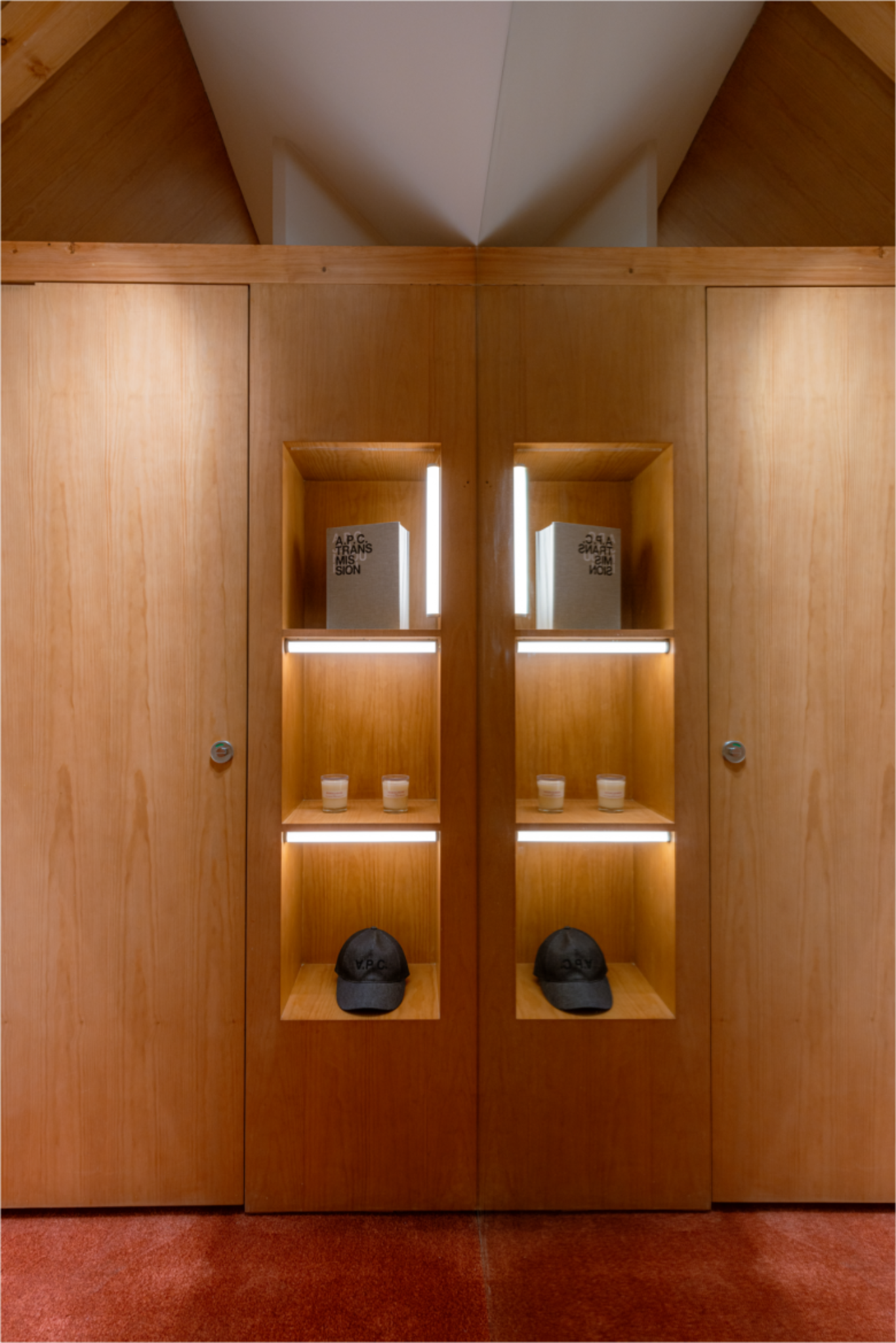 Полки в шкафу с продукцией A.P.C. store