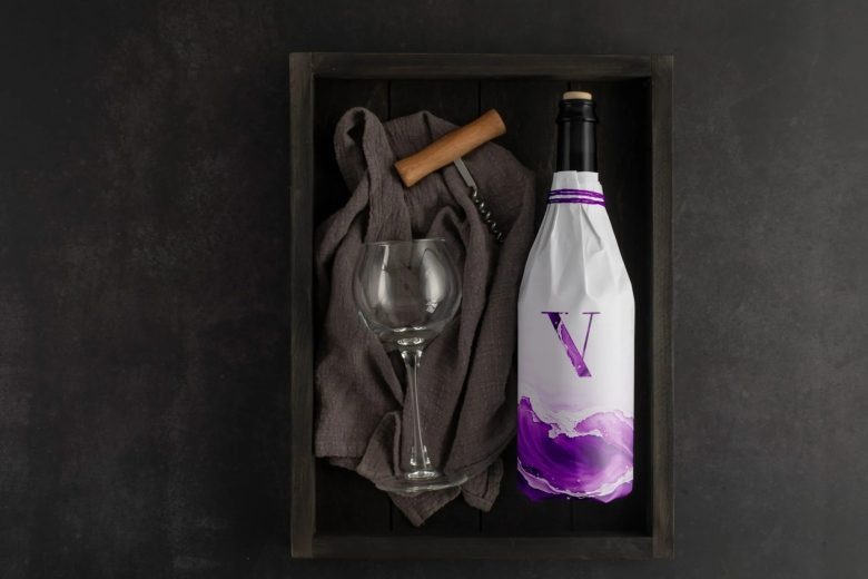 Подарочный набор вина в коробке с бокалом и аксессуарами Verse Wine