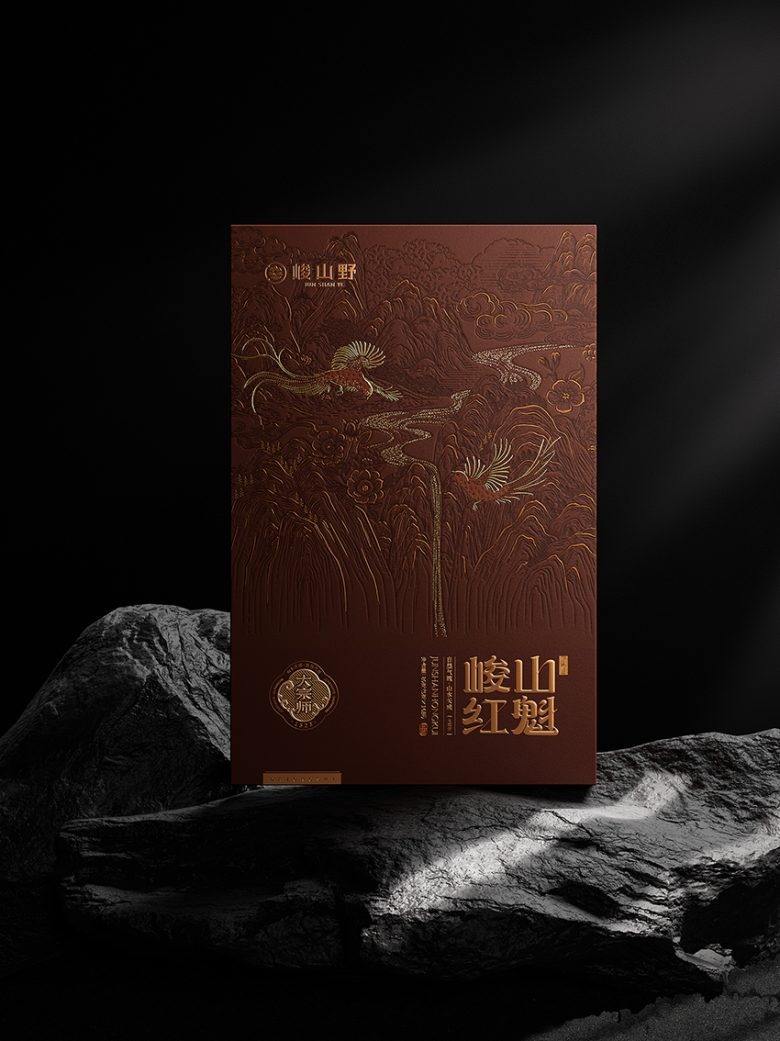Фронтальный вид коробки чая с графикой гор и птиц Junshanye x Gugo Brand