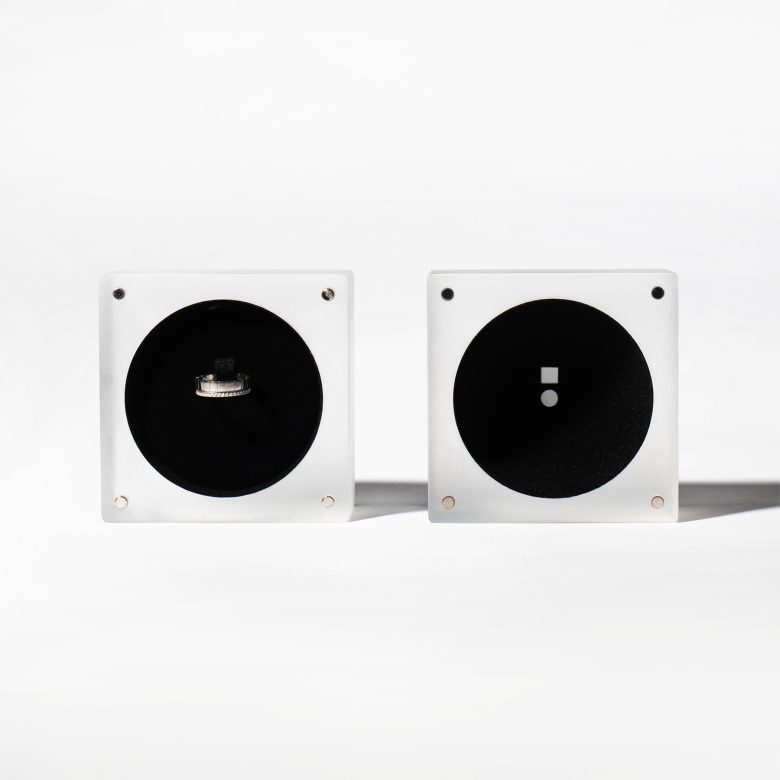 Футляр Solid Order Вид спереди Кольцо и логотип