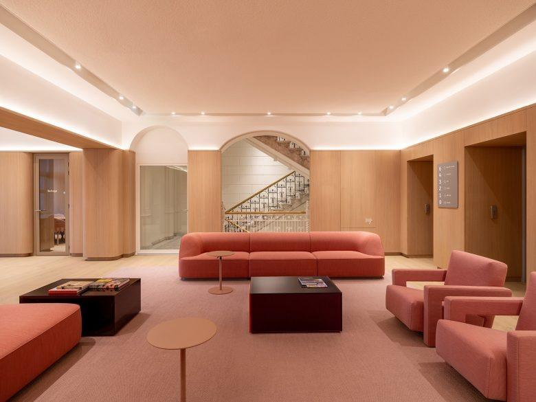 Гостиная с диваном NIO House Amsterdam