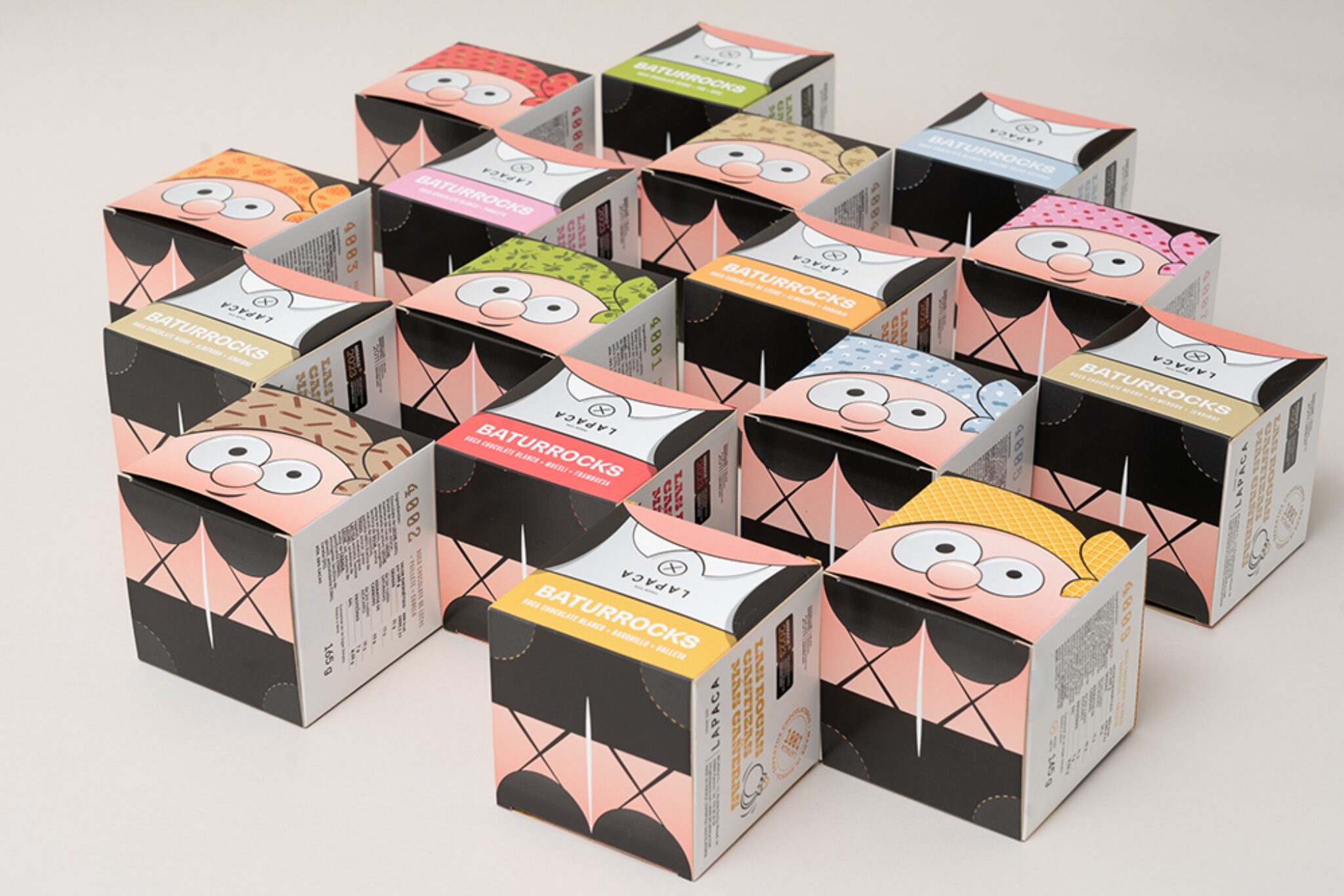 Группа упаковок с персонажами в композиции LAPACA Baturrocks