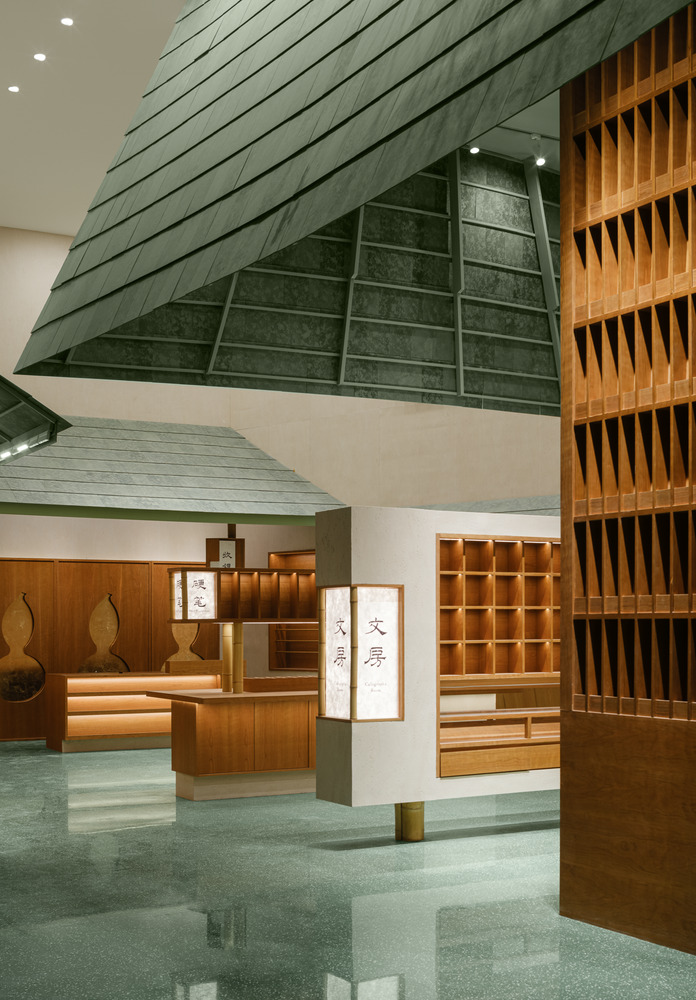 Интерьер магазина XIEZI Зеленая крыша и деревянная решетка