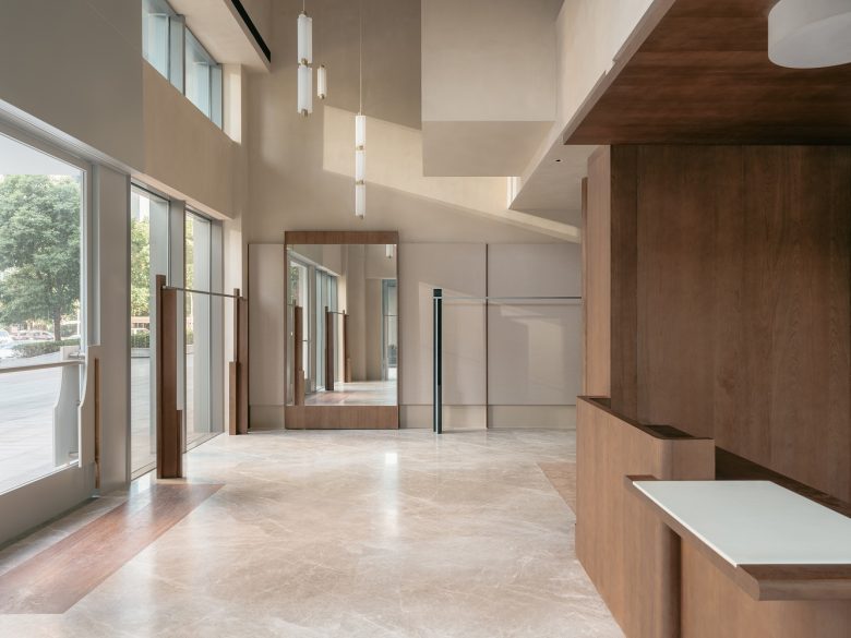 Интерьер магазина с мебелью и декоративными элементами Бутик No Such Thing