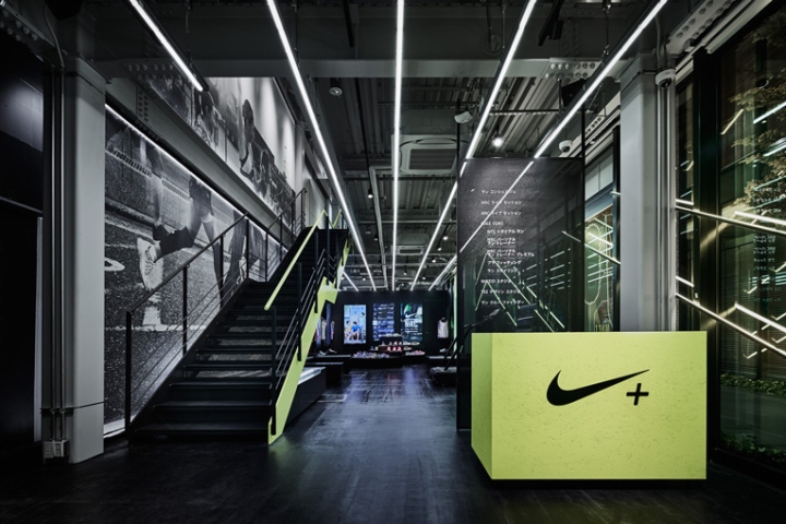 Интерьер первого этажа флагманского магазина Nike