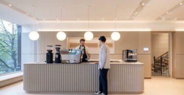 Кафе внутри NIO House Amsterdam