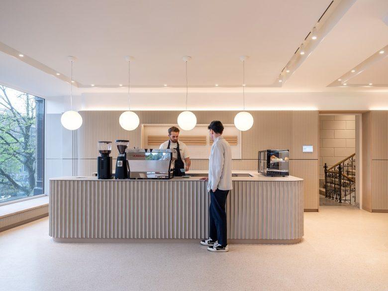 Кафе внутри NIO House Amsterdam