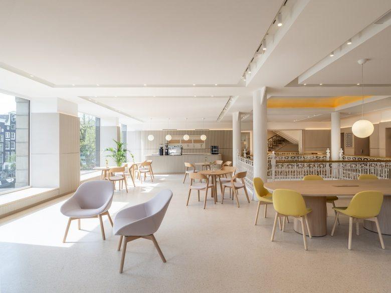 Кафе зона NIO House Amsterdam