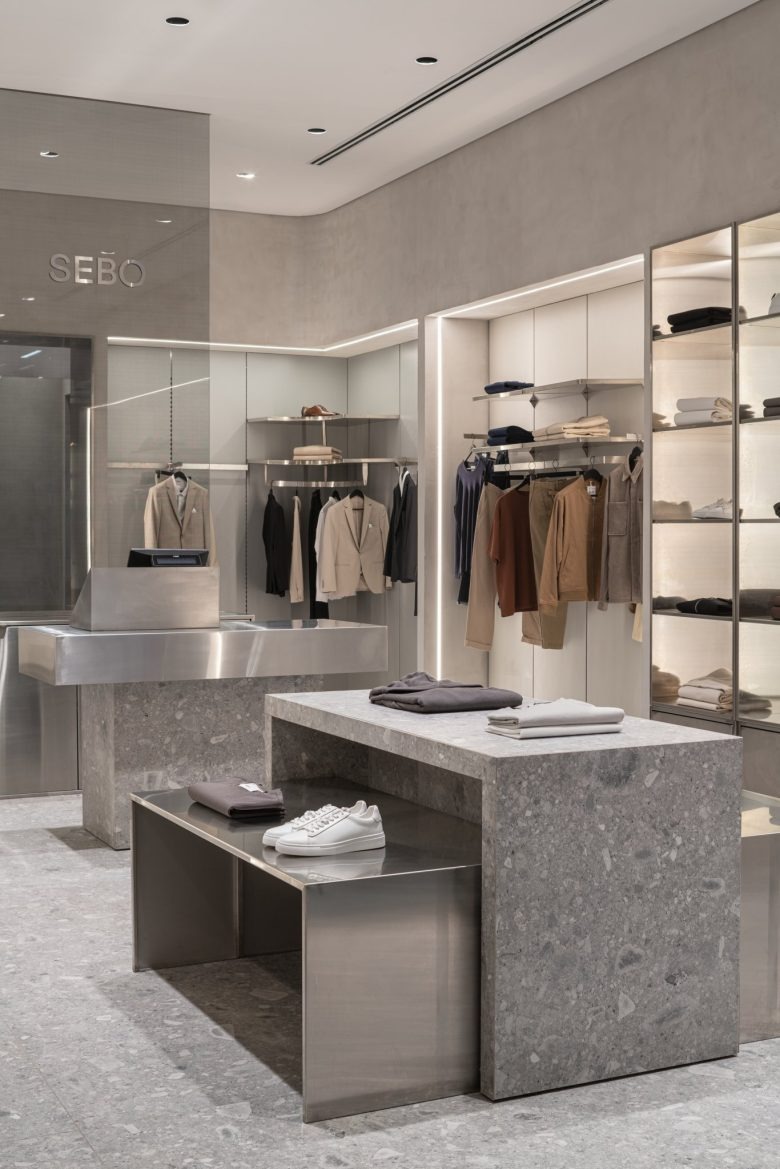Каменный стол в торговом зале магазина одежды SEBO – Minimalism Meets Technology