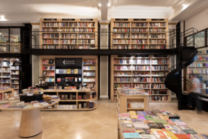 Книжные стеллажи с галереей