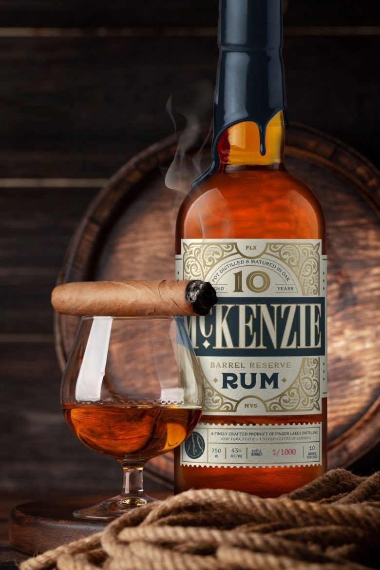 Композиция с бутылкой рома и бокал McKenzie 10-Year Barrel Reserve Rum