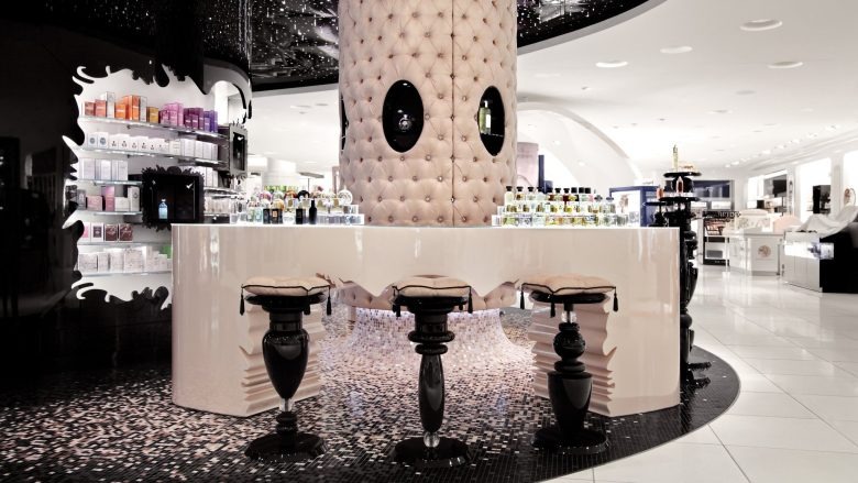 Консультационная зона с ароматами The story of scents