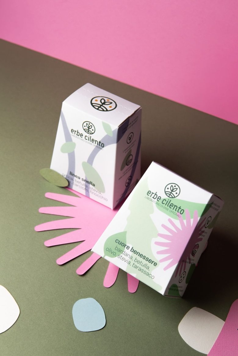 Коробки чая на розовом фоне Erbe Cilento