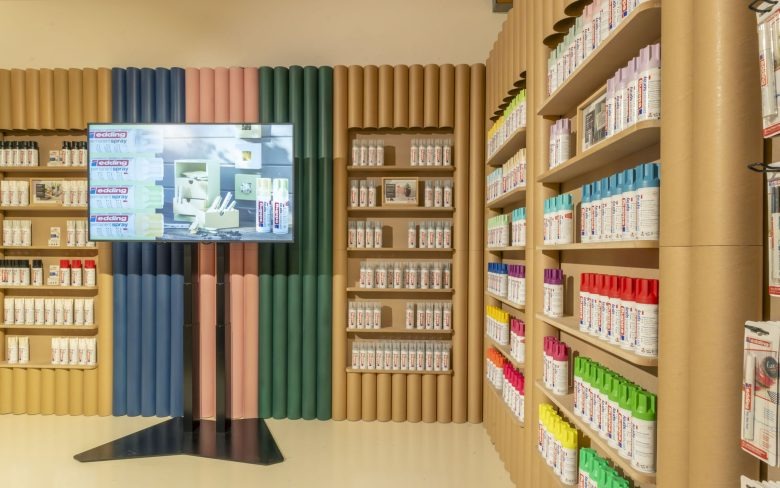 Крупный план аэрозольных баллонов Edding Transforming the everyday with Edding