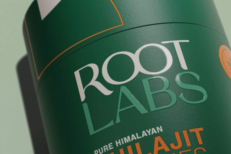 Крупный план логотипа на упаковке Root Labs by BRIGADE