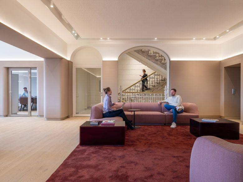 Лаунж с аркой NIO House Amsterdam