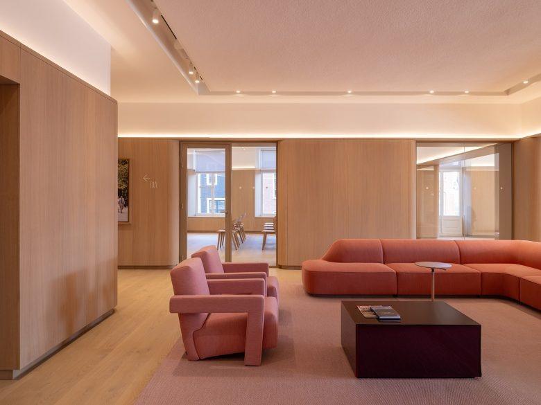 Лаунж с диванами NIO House Amsterdam