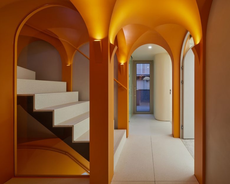 Лестница на второй этаж Yongsan Francoreen HQ