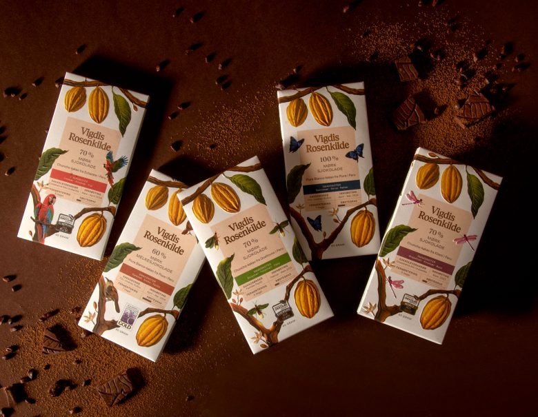 Линейка шоколада на коричневом фоне Vigdis Rosenkilde