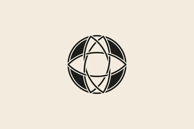 Логотип DAHR На Бежевом Фоне