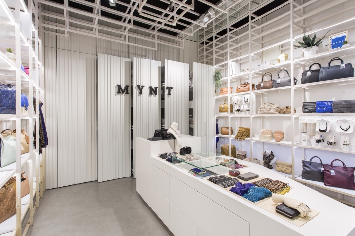 Витрина магазина Mynt flagship в Барселоне