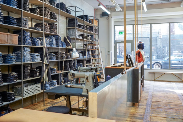 Дизайн мастерской джинсовой одежды Nudie Jeans Repair в Лондоне