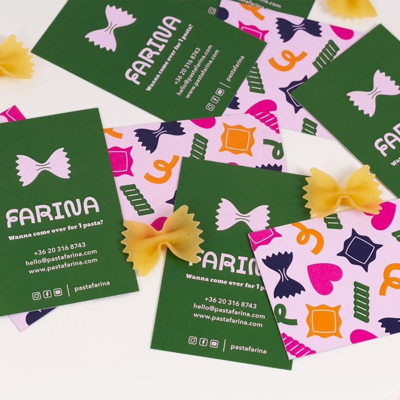 Много буклетов и макарошки Farina