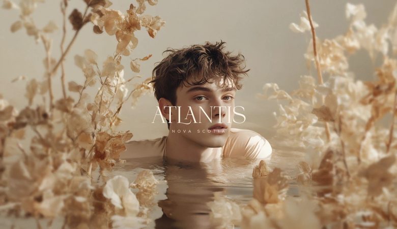 Мужская Модель В Воде Среди Цветов Atlantis