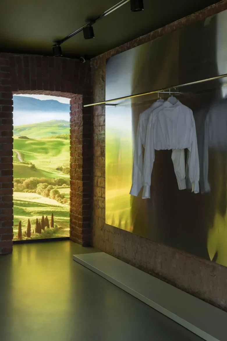 Одежда на вешалке с видом на окно NUDE STORY store 2