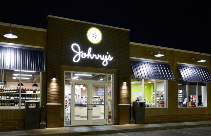Внешний вид магазина Johnny’s Markets в Мичигане