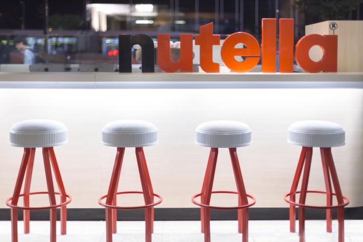 Креативные барные стулья киоска Nutella в Сан-Паулу