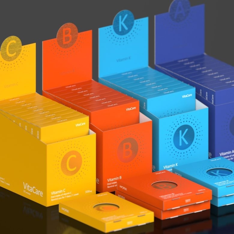 Открытые коробки витаминов с блистерами Vita-Care vitamin tablets